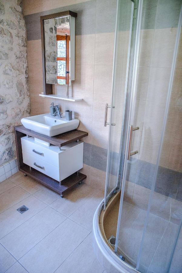 Guesthouse Mrshe Palace เปราสต์ ภายนอก รูปภาพ
